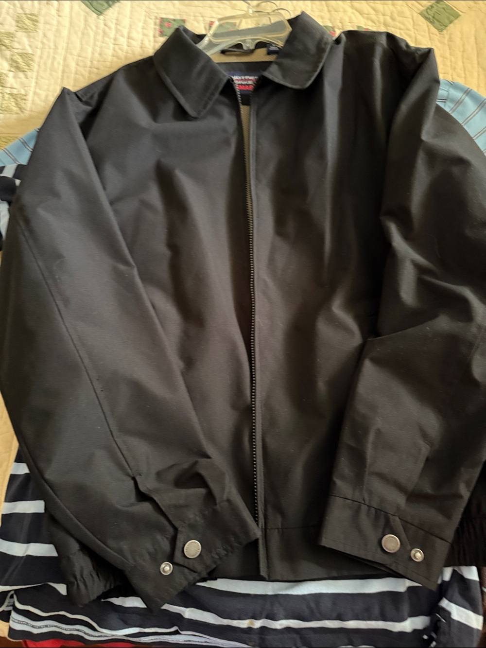 Roundtree & Yorke Black Zip Front Windbreaker Jacket